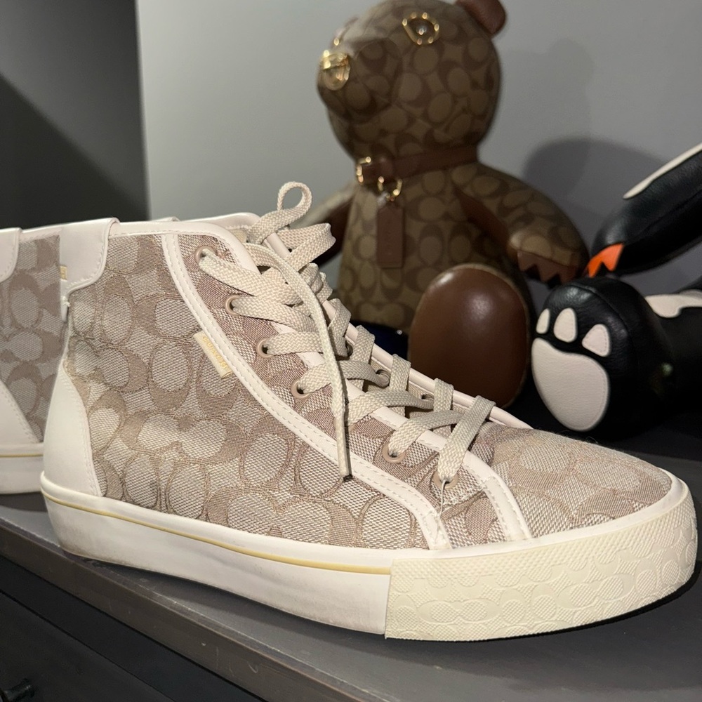 COACH high top WOMEN (unisex) 
10 Women US    9-9.5 Men  US